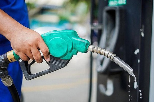 Giá xăng dầu trong nước giảm 