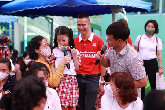 Chương trình giáo dục cộng đồng “Sinh Con, Sinh Cha” lần đầu đến với hàng trăm gia đình tại TP. Hồ Chí Minh