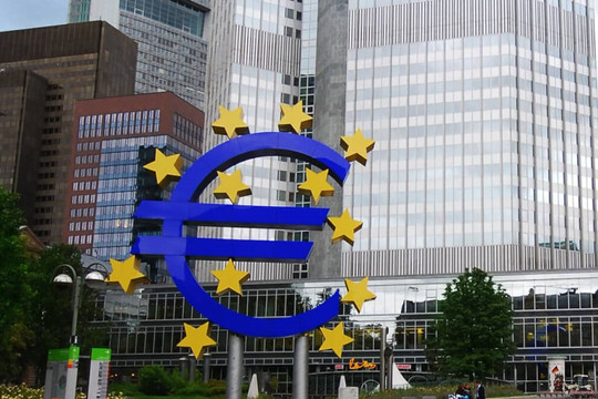 ECB tăng lãi suất lần đầu tiên sau 11 năm nhằm đối phó với lạm phát
