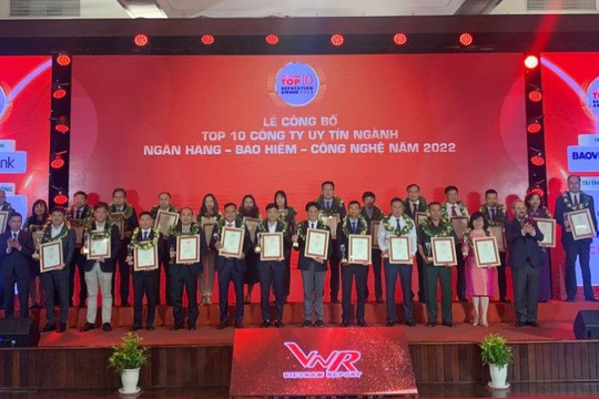 Công bố Top 50 Công ty Đại chúng uy tín và hiệu quả và Top 10 Công ty uy tín ngành Ngân hàng - Bảo hiểm - Công nghệ năm 2022