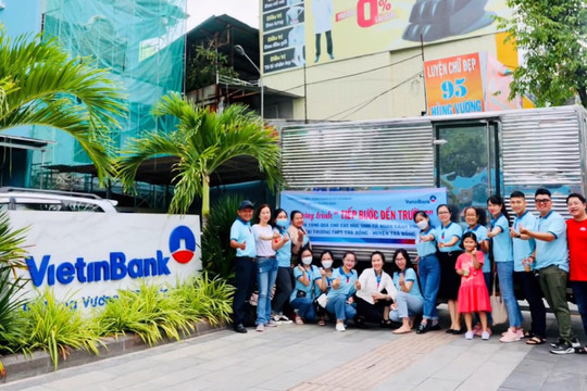 Chi đoàn Ngân hàng VietinBank Quảng Ngãi: "Tiếp sức đến trường" cho các học sinh có hoàn cảnh khó khăn
