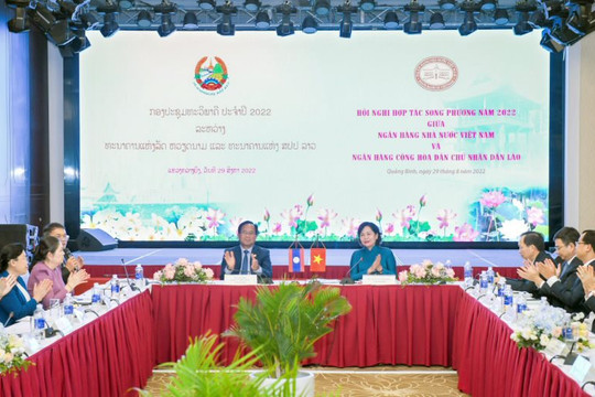 Thống đốc Nguyễn Thị Hồng và Thống đốc Bounleua Sinxayvoravong đối thoại với các ngân hàng thương mại Việt Nam đang hoạt động tại Lào