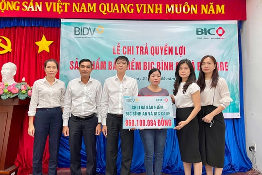 BIC chi trả hơn 860 triệu đồng quyền lợi bảo hiểm cho cán bộ BIDV Tây Đô