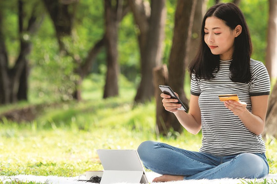 Phát triển ngân hàng số ở Việt Nam: Cơ hội và thách thức