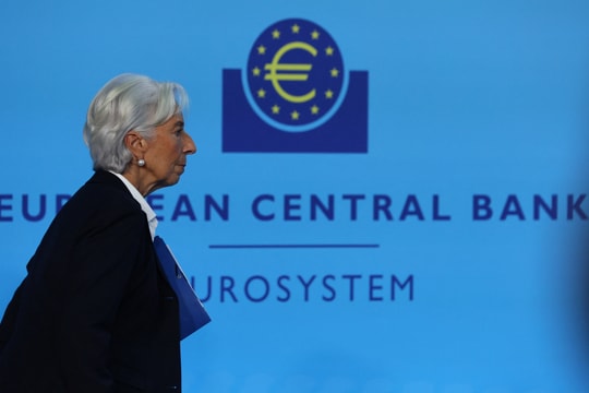 ECB nâng lãi suất lần thứ ba liên tiếp, giảm hỗ trợ các ngân hàng châu Âu