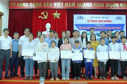 Quỹ Toyota Việt Nam trao tặng học bổng “vòng tay nhân ái” tại Thanh Hóa