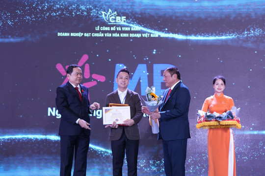 MB được vinh danh “Doanh nghiệp đạt chuẩn văn hóa kinh doanh Việt Nam” 2022