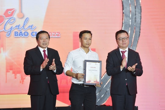 Trao giải ảnh “Khoảnh khắc báo chí năm 2021”