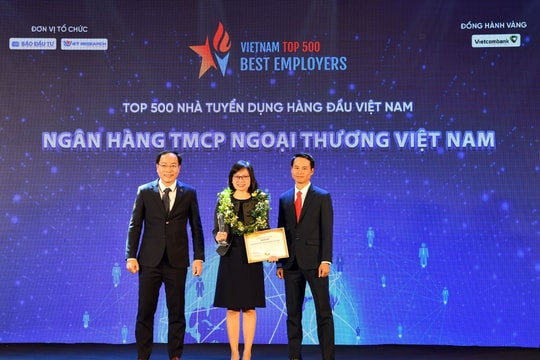 Vietcombank được vinh danh Top 10 nơi làm việc tốt nhất Việt Nam 2022 và Top 500 Nhà tuyển dụng hàng đầu Việt Nam