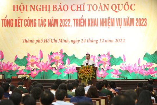 Báo chí phải đồng hành, vì lợi ích quốc gia, dân tộc