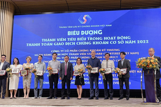 ​Ngân hàng Standard Chartered Việt Nam được vinh danh “Ngân hàng giám sát tiêu biểu”, “Thành viên lưu ký tiêu biểu trong hoạt động lưu ký chứng khoán”