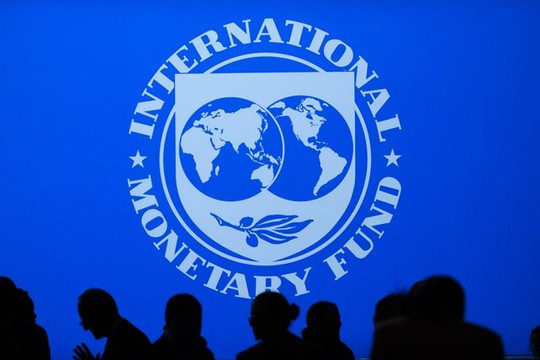 IMF điều chỉnh giảm dự báo kinh tế toàn cầu