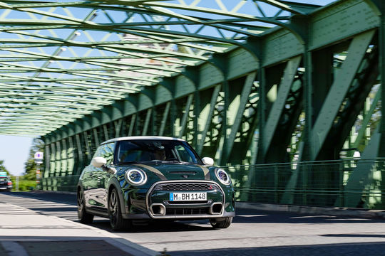 MINI Châu Á và THACO AUTO ra mắt MINI Cooper S 3-Cửa Resolute Edition mới