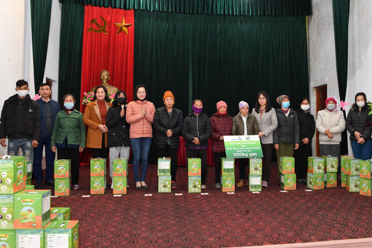 Công đoàn Vietcombank TSC trao 500 kg gạo tặng đồng bào có hoàn cảnh khó khăn xã Bắc Sơn, huyện Sóc Sơn, Hà Nội