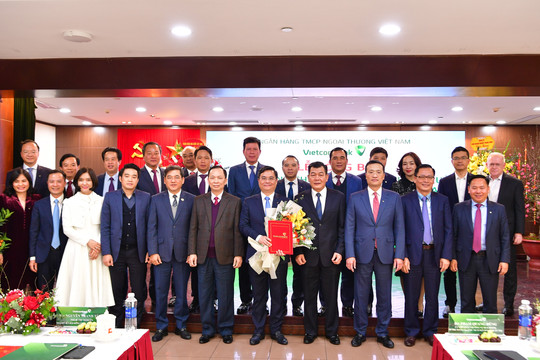 Vietcombank công bố quyết định bổ nhiệm Tổng Giám đốc và chuẩn y Phó Bí thư Đảng ủy