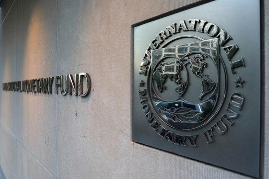 IMF điều chỉnh nâng dự báo kinh tế toàn cầu lên 2,9%