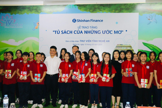 Shinhan Finance tặng hơn 2.600 đầu sách và hỗ trợ tạo không gian đọc cho thiếu nhi Nghệ An