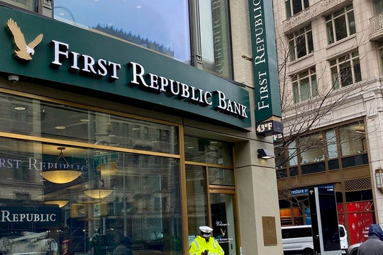 11 ngân hàng lớn nhất Mỹ bơm 30 tỷ USD giải cứu ngân hàng First Republic