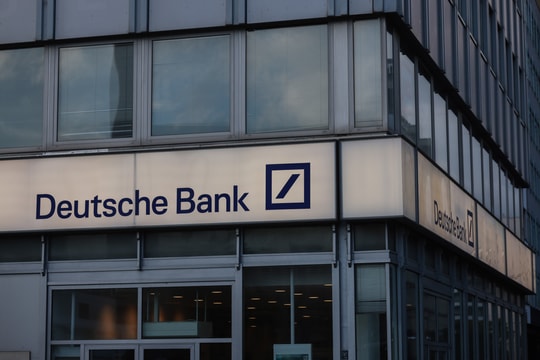 Cổ phiếu của Deutsche Bank lao dốc, lo ngại về khủng hoảng ngân hàng châu Âu trở lại