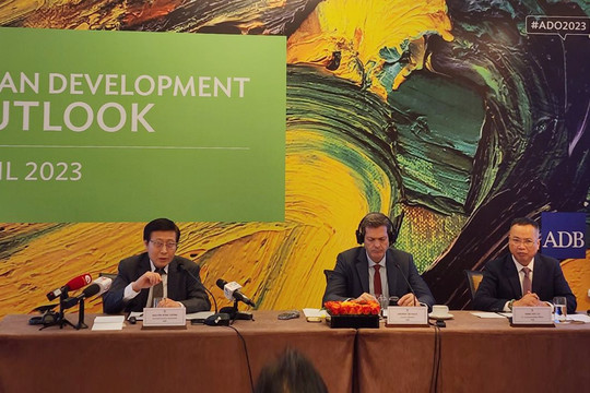 ADB: Tăng trưởng kinh tế Việt Nam năm 2023 đạt mức 6,5%