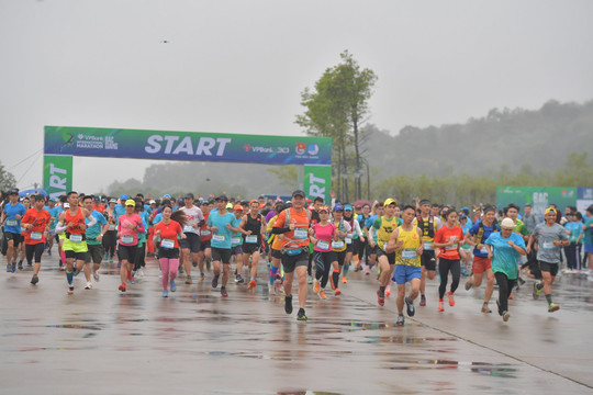 VPBank Bac Giang International Marathon 2023: 2.000 VĐV hoàn thành “Bước chạy tới đỉnh thiêng”