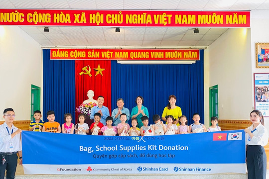 Shinhan Finance trao tặng 300 phần quà cho trẻ em tại Làng S.O.S Nha Trang