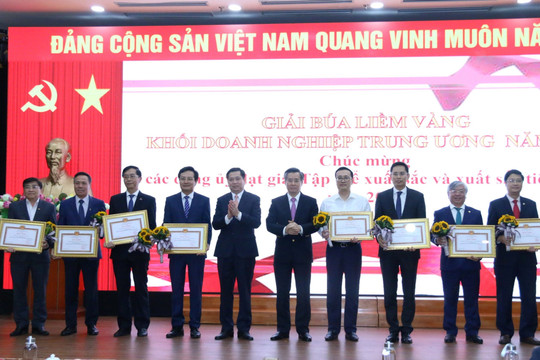 Đảng ủy Vietcombank được vinh danh đơn vị có thành tích xuất sắc tiêu biểu trong tham gia Giải Búa liềm vàng Khối Doanh nghiệp Trung ương năm 2022