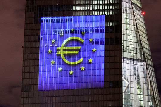 Theo sau FED, ECB tăng lãi suất thêm 25 điểm cơ bản