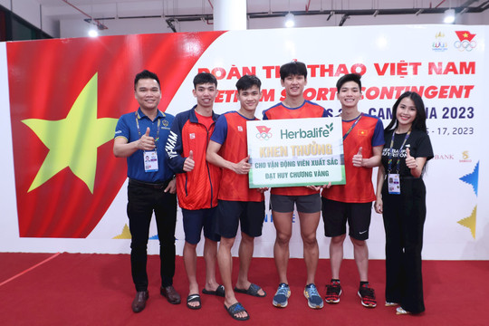 Herbalife Việt Nam thưởng nóng cho các vận động viên đạt Huy chương Vàng đầu tiên của Việt Nam tại SEA Games 32