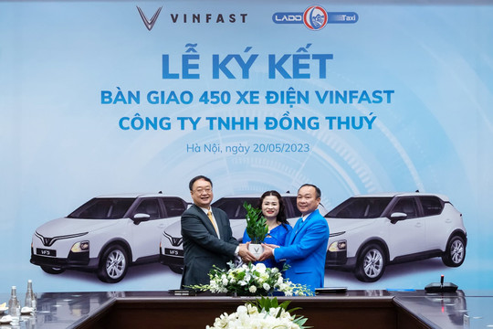 Lado Taxi mua thêm 300 xe VinFast VF 5 plus
