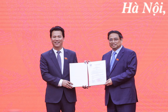 Thủ tướng Phạm Minh Chính trao Quyết định bổ nhiệm tân Bộ trưởng Bộ Tài nguyên và Môi trường