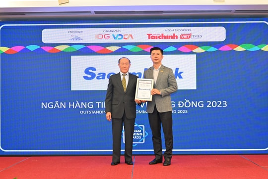 Sacombank nhận Giải thưởng tiêu biểu về bán lẻ và hoạt động cộng đồng