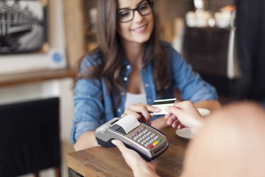 Mẹo tránh rủi ro mất tiền khi dùng thẻ tín dụng