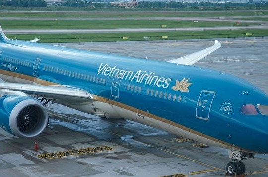 Lỗ lớn như Bamboo Airways còn chủ động công bố BCTC đã kiểm toán, Vietnam Airlines bị “thúc” liên tục lại chưa công bố