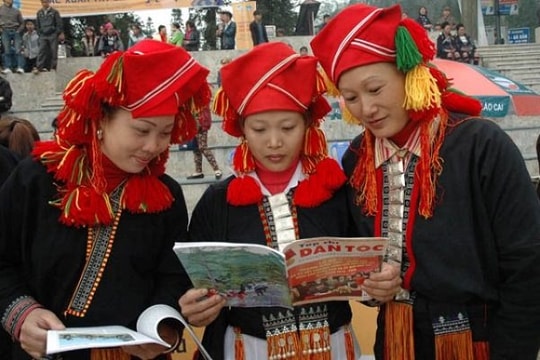 Đặt hàng cấp một số ấn phẩm báo, tạp chí cho vùng đồng bào dân tộc thiểu số và miền núi, vùng đặc biệt khó khăn