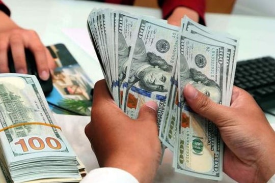 Tỷ giá “hạ nhiệt” sau 4 phiên tăng mạnh, giá vàng đi ngang