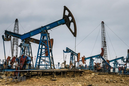 Giá dầu nâng đỡ thị trường hàng hóa nguyên liệu