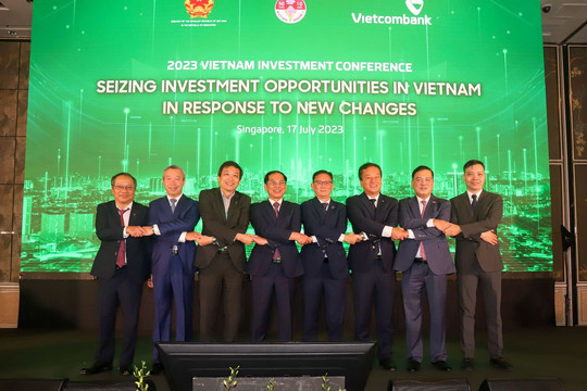 Vietcombank tổ chức Hội thảo “Nắm bắt cơ hội đầu tư ở Việt Nam trong bối cảnh mới” tại Singapore