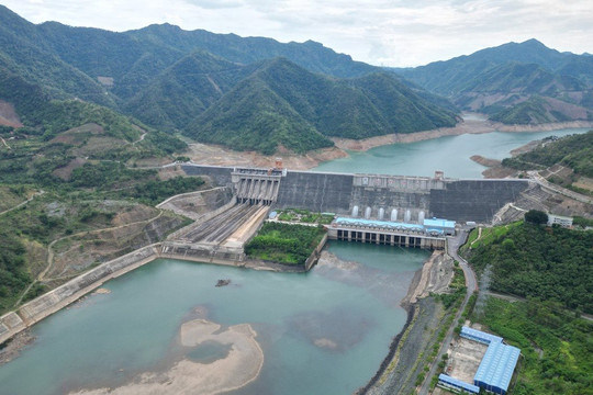 Kết quả kinh doanh ngành điện quý II/2023: Lợi nhuận “cạn” theo dòng nước