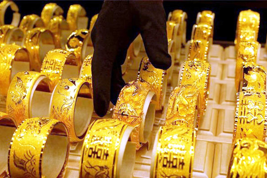 Giá vàng SJC đi ngang bất chấp vàng thế giới rớt mạnh