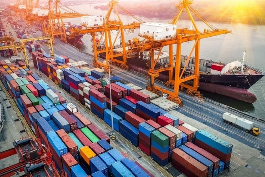 Xuất - nhập khẩu tiếp tục sụt giảm hai con số