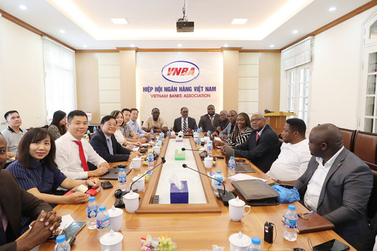 Hiệp hội Ngân hàng Việt Nam làm việc với Đoàn công tác châu Phi về hoạt động giao dịch bảo đảm