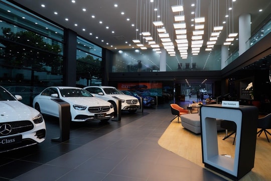 Lợi nhuận của nhà phân phối xe Mercedes-Benz giảm 97% trong quý II/2023