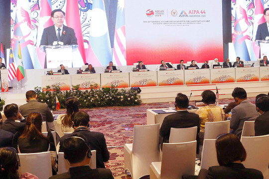 Chủ tịch Quốc hội Vương Đình Huệ phát biểu tại Phiên họp toàn thể Đại hội đồng AIPA-44
