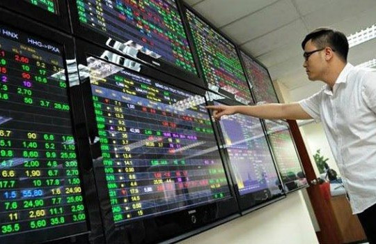 Thủ tướng yêu cầu nâng hạng thị trường chứng khoán Việt Nam trong thời gian sớm nhất