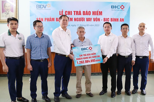 BIC chi trả gần 1,3 tỷ đồng quyền lợi bảo hiểm cho khách hàng vay vốn tại BIDV Lào Cai