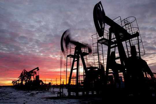 Giá dầu giảm mạnh kéo thị trường hàng hoá lao dốc