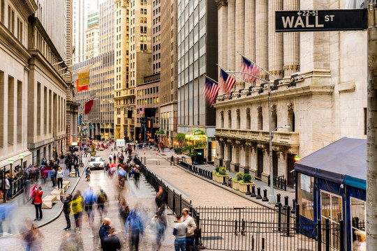 Các ngân hàng và quỹ đầu tư phố Wall lo lắng về tăng trưởng kinh tế