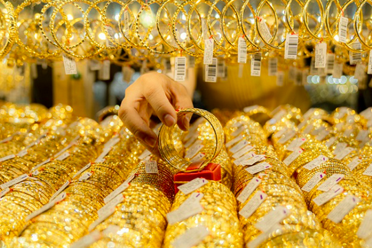 Giá vàng miếng bước vào tháng mới với xu hướng giảm, vàng thế giới mất mốc 2.000 USD/ounce