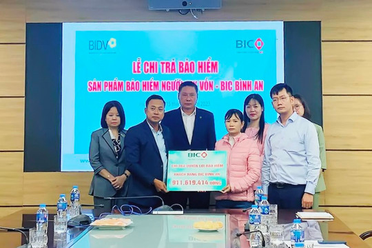 BIC chi trả hơn 900 triệu đồng quyền lợi bảo hiểm cho khách hàng của BIDV Thái Hà